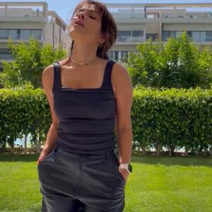 Square Drapes Tank Top Black - Topella